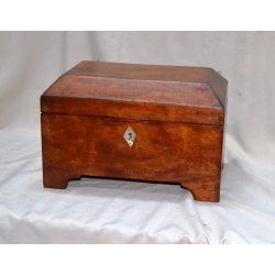 Piramit Mücevher kutusu